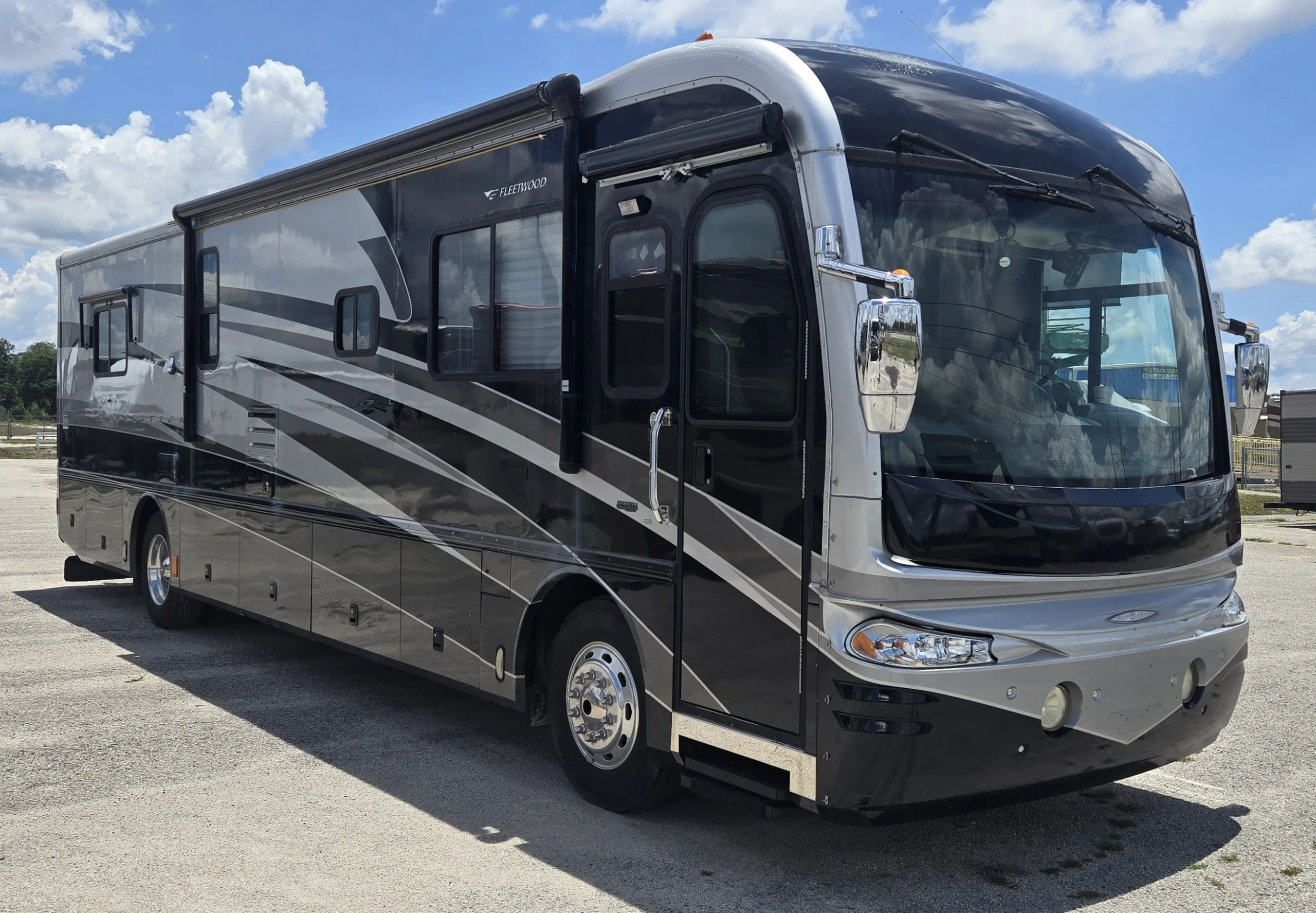 2005 Fleetwood REVOLUTION® LE 40C