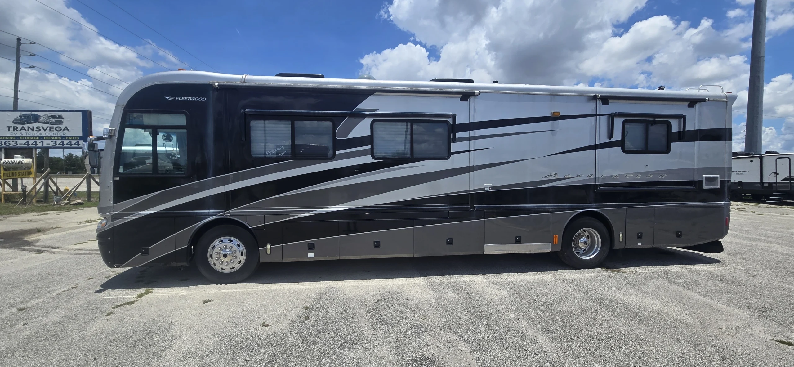 2005 Fleetwood REVOLUTION® LE 40C