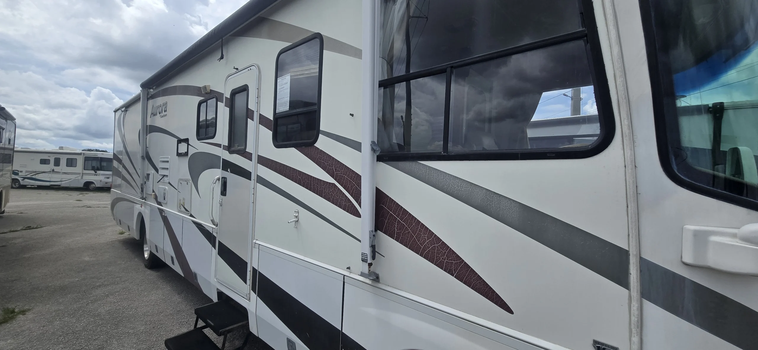 2007 Coachmen Aurora 3650TS