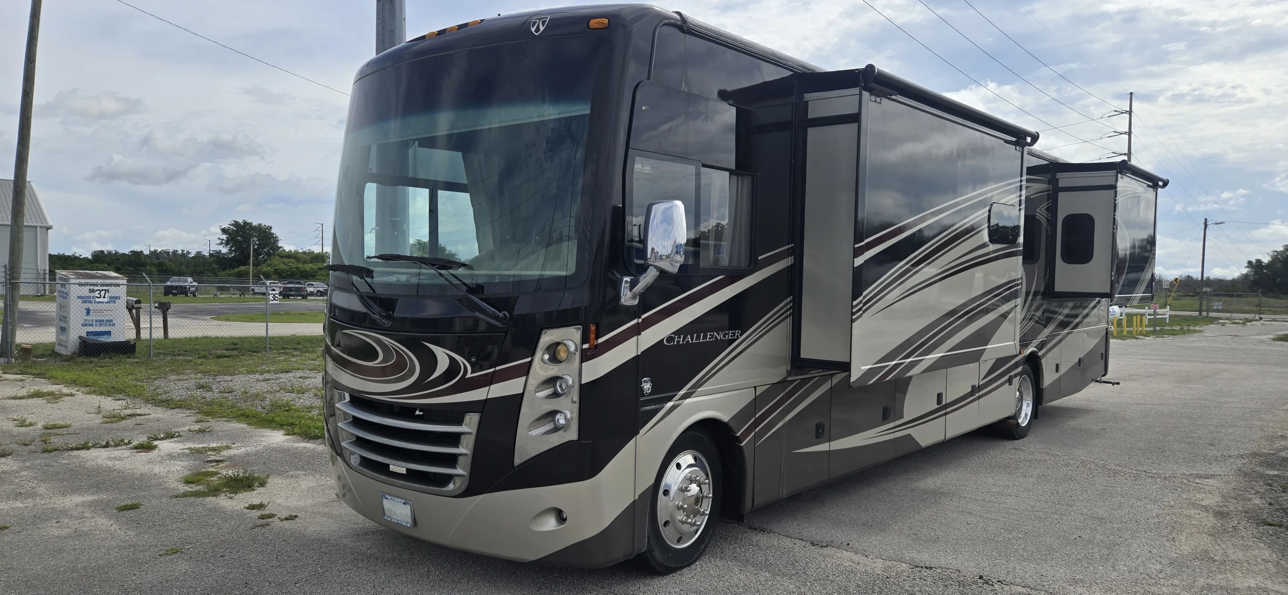 2015 Thor Motor Coach CHALLENGER