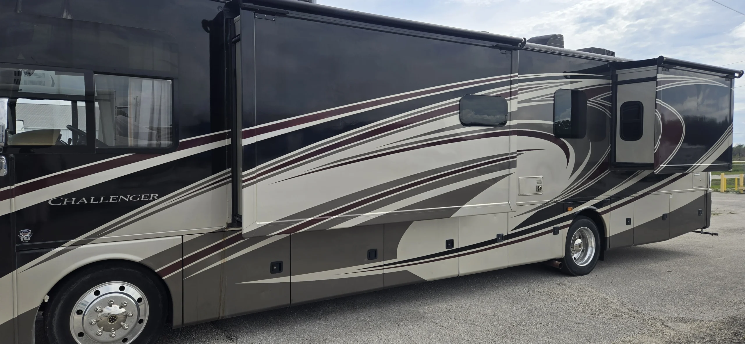 2015 Thor Motor Coach CHALLENGER