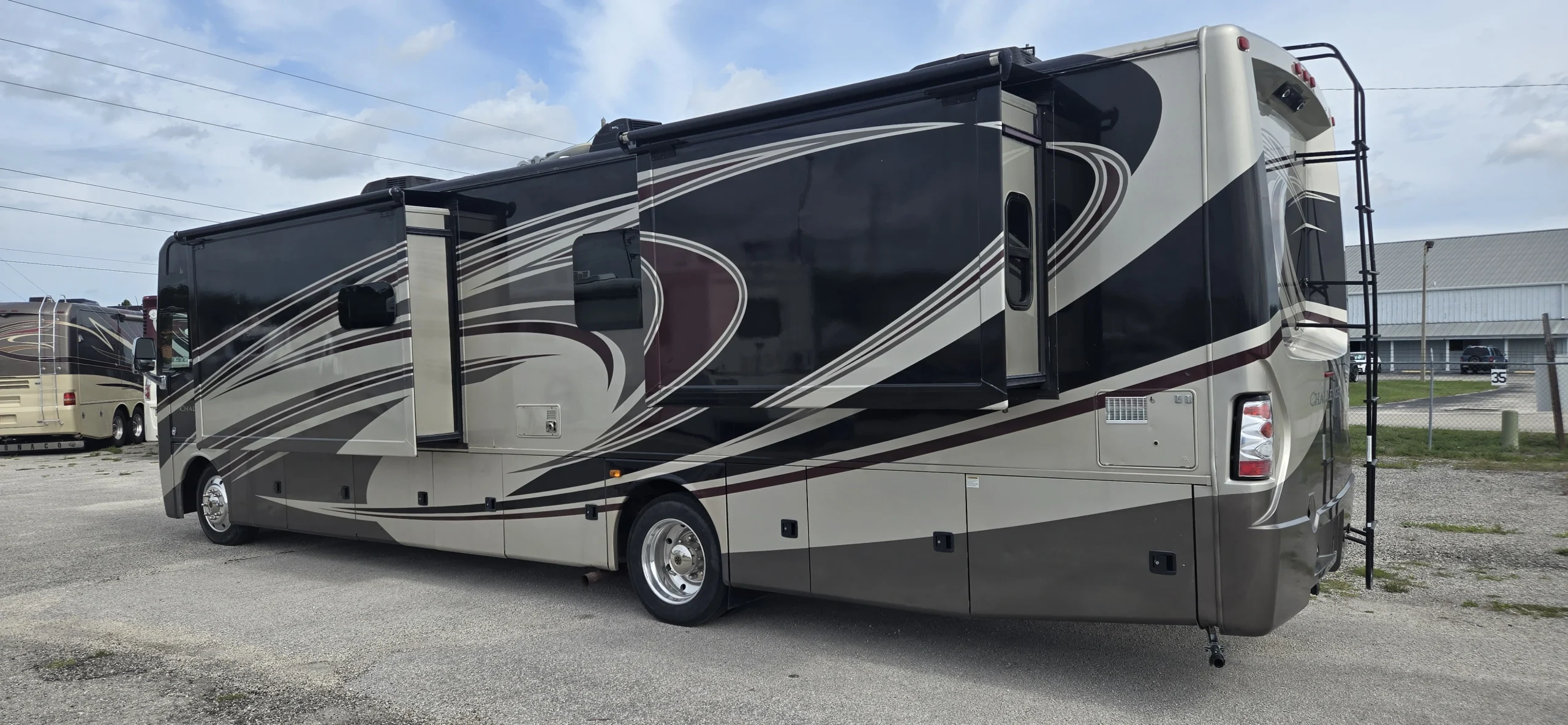 2015 Thor Motor Coach CHALLENGER