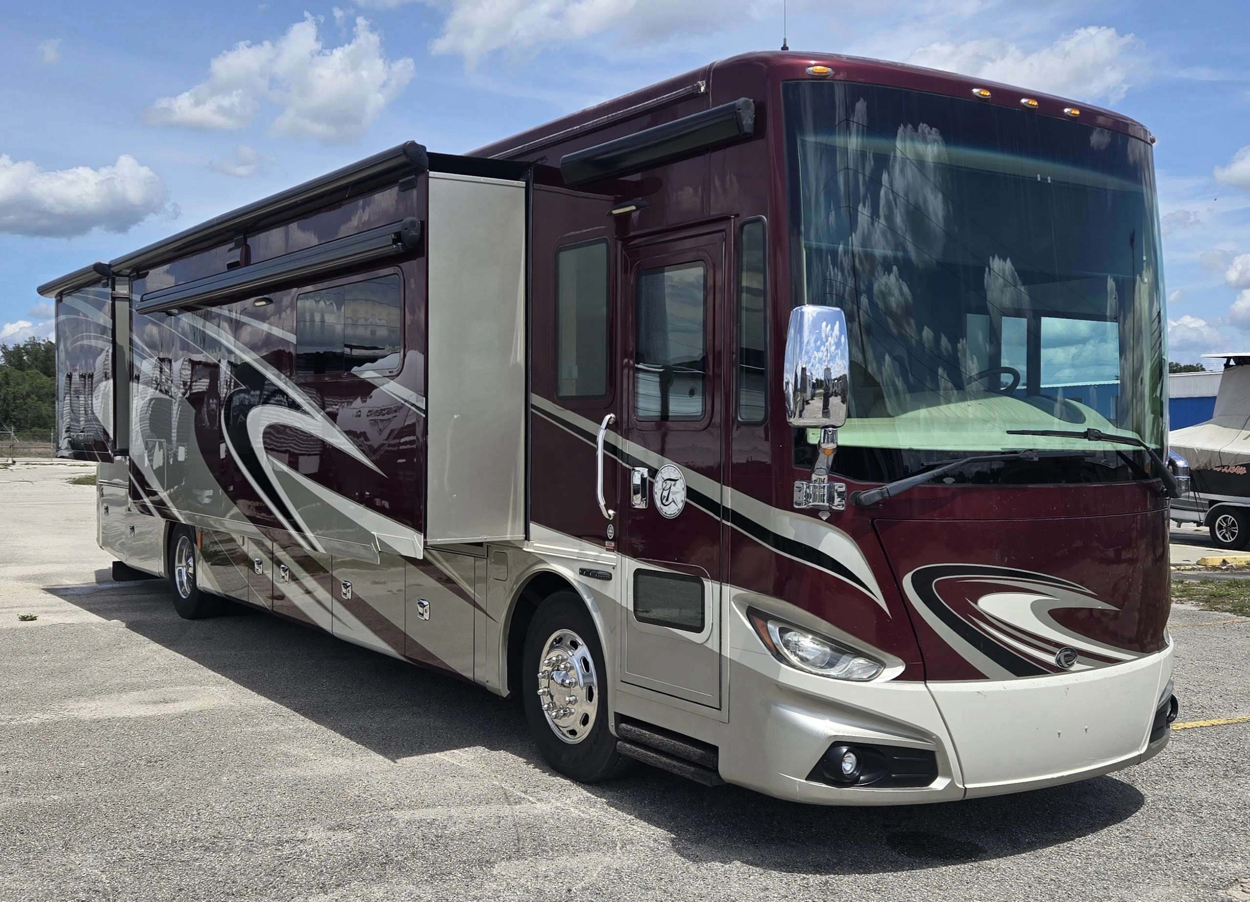 2015 Tiffin Motorhomes PHAETON 40 AH