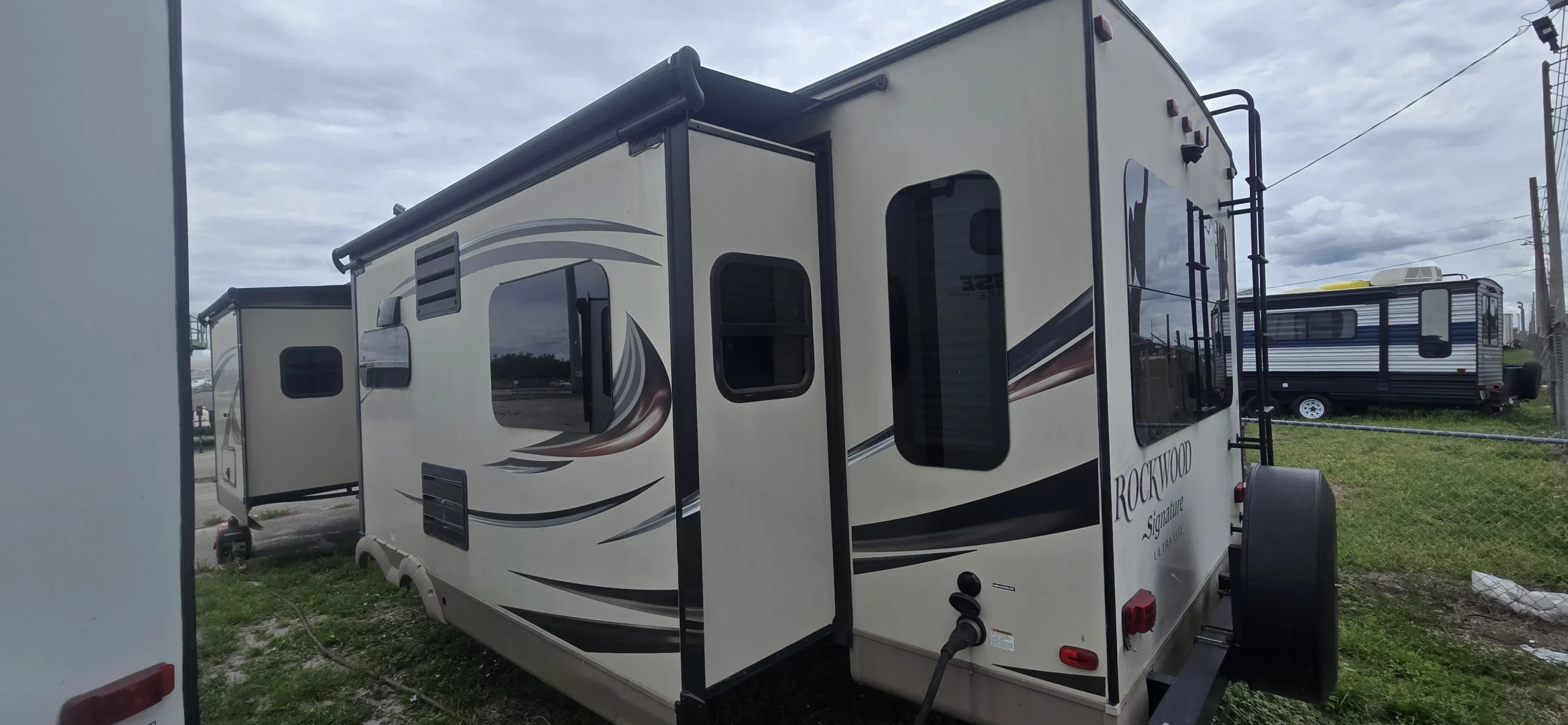 2016 Forest River ROCKWOOD 8329SS