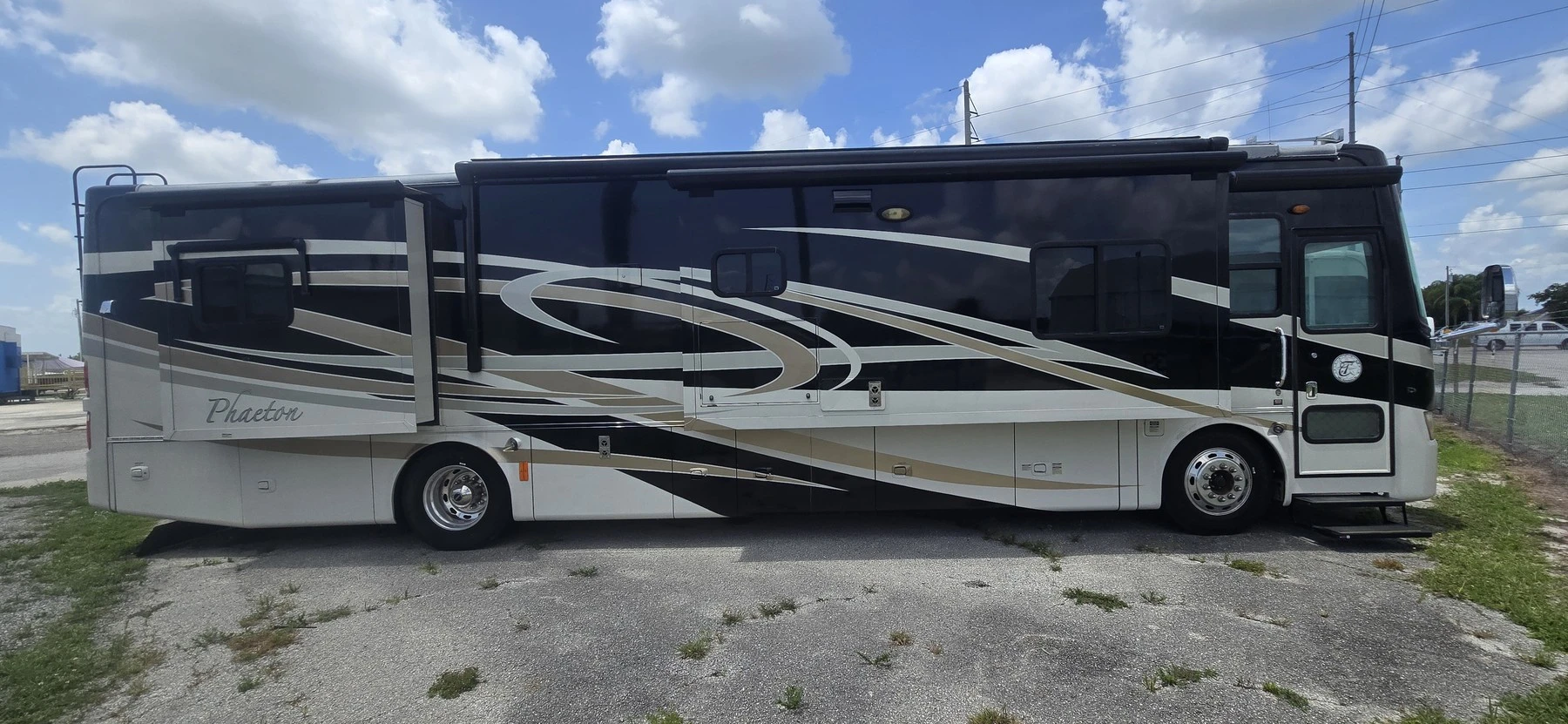 2009 Tiffin Motorhomes Phaeton 40 QTH