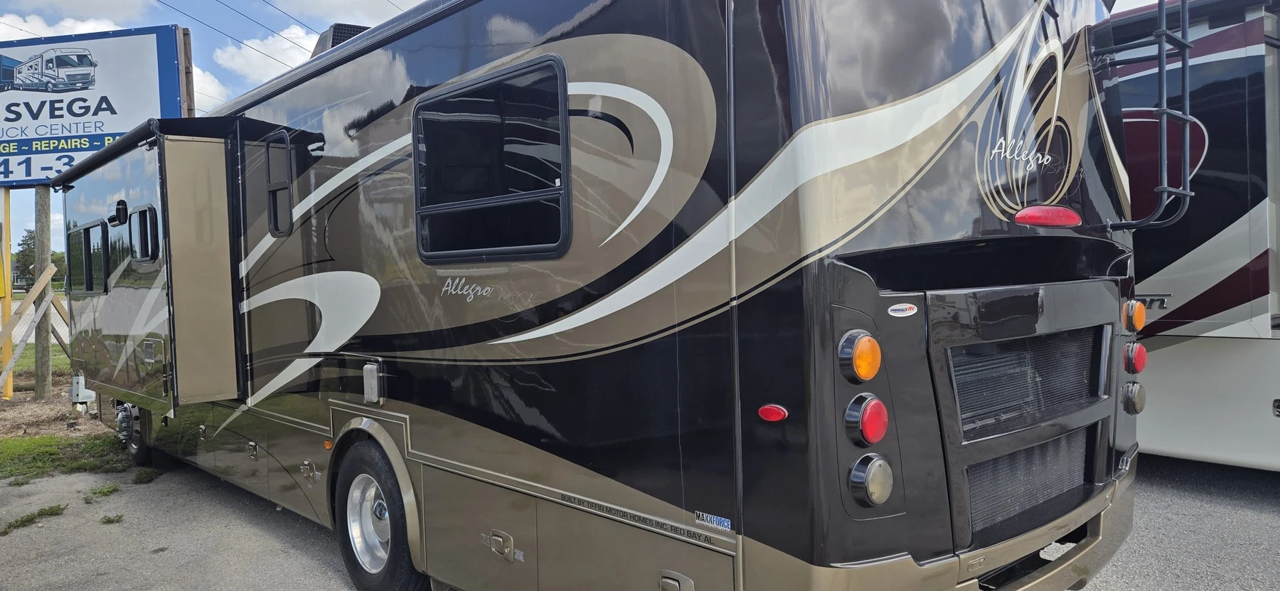 2012 Tiffin Motorhomes ALLEGRO BREEZE 32BR